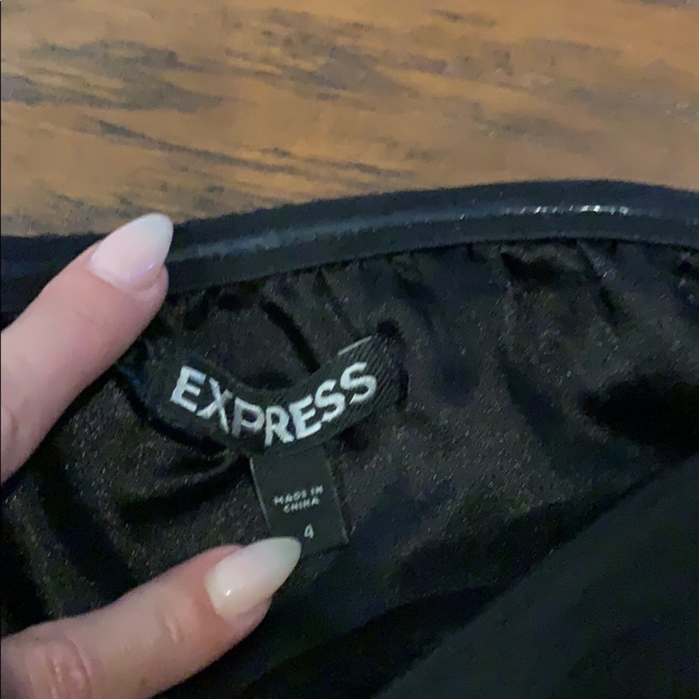Express Romper - Picture 2 of 4
